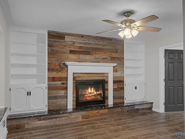 Building Photo - 2102 Chadburn Dr SW