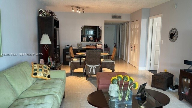 Foto del edificio - 100 Lakeview Dr