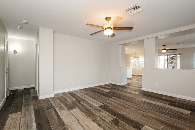 Building Photo - 2902 W Irma Ln