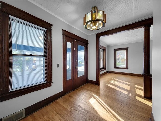 Foto del edificio - 546 Magee Ave