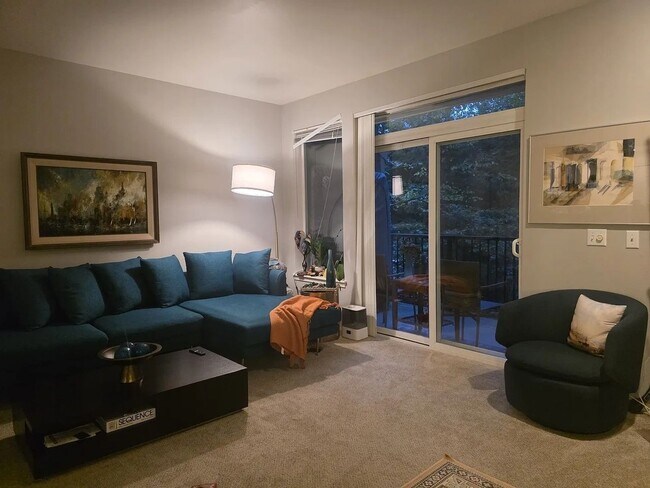 Foto del edificio - Bright & Renovated 3-Bed Condo in Northshore Summit