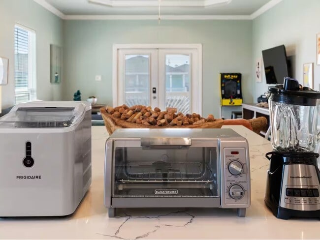 Building Photo - 986 Bahama Ln