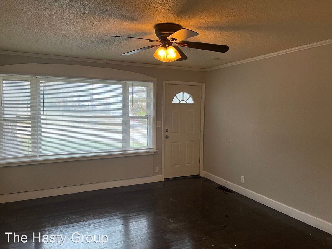 Foto principal - 2 br, 1 bath House - 1317 E 83rd Ter