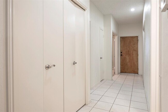 Foto del edificio - 5310 Keller Springs Rd