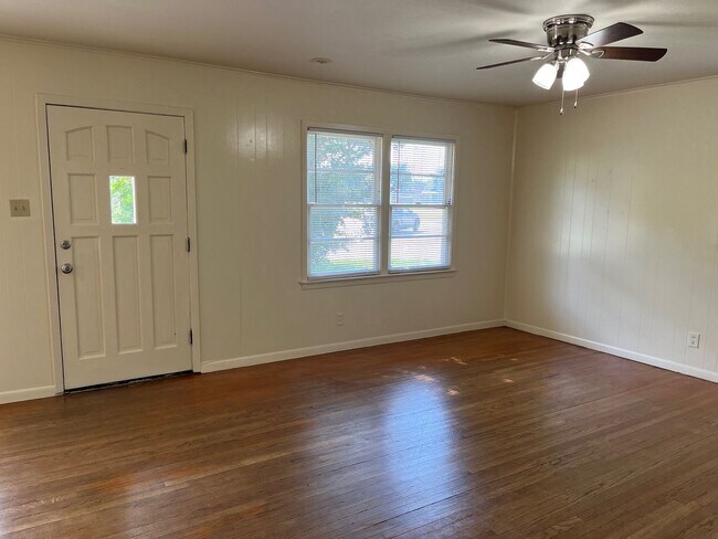 Foto del edificio - 3BR/1BA off Shed Road in Bossier City