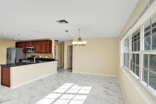 Foto del edificio - 249 NW 4th Diagonal