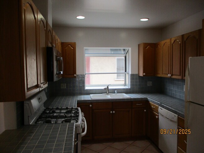 Foto del edificio - 4400 Overland Ave
