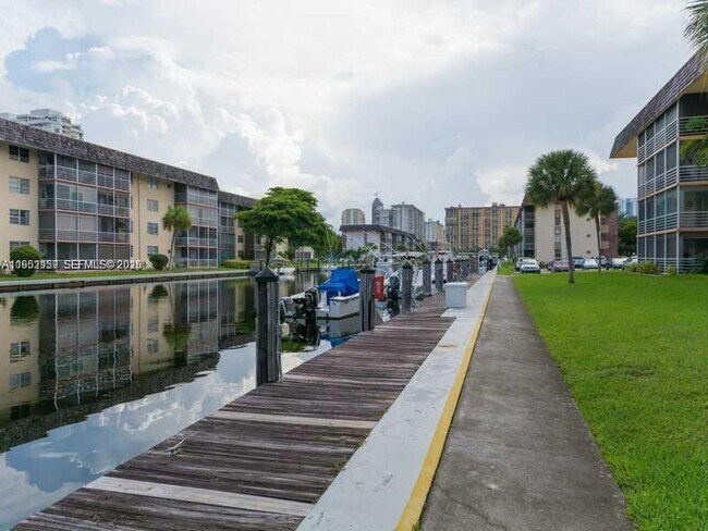 Foto del edificio - 3551 NE 169th St