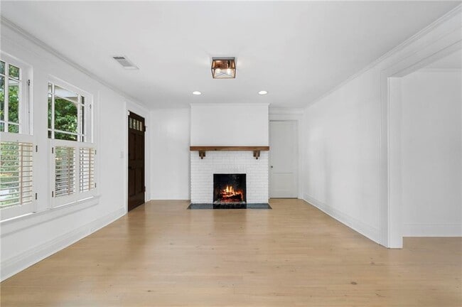 Building Photo - 2512 Brookwood Dr NE