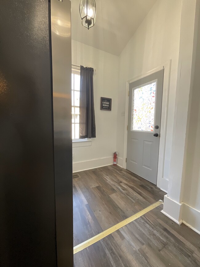 1116 Main St Unit AptB FURNISHED (OPEN), Natchez, MS 39120