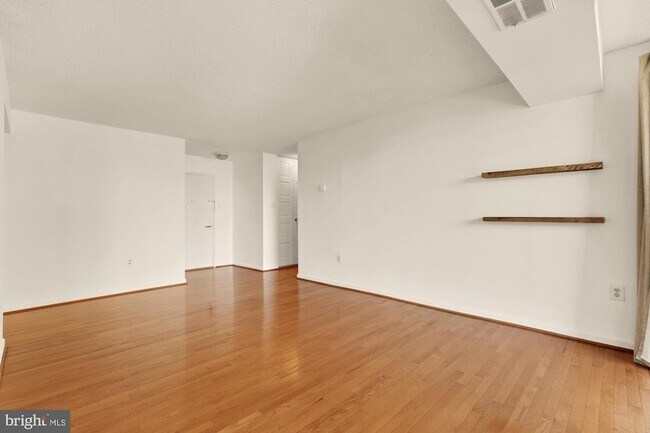 Foto del edificio - 4500 S Four Mile Run Dr