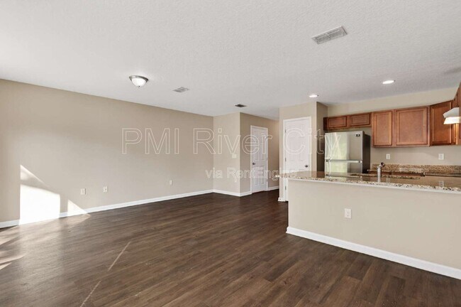 Foto del edificio - 7608 Rain Forest Dr N