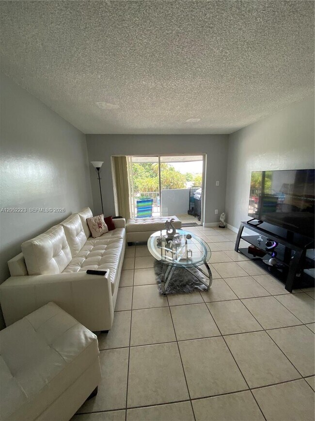 Foto del edificio - 1755 W 60th St