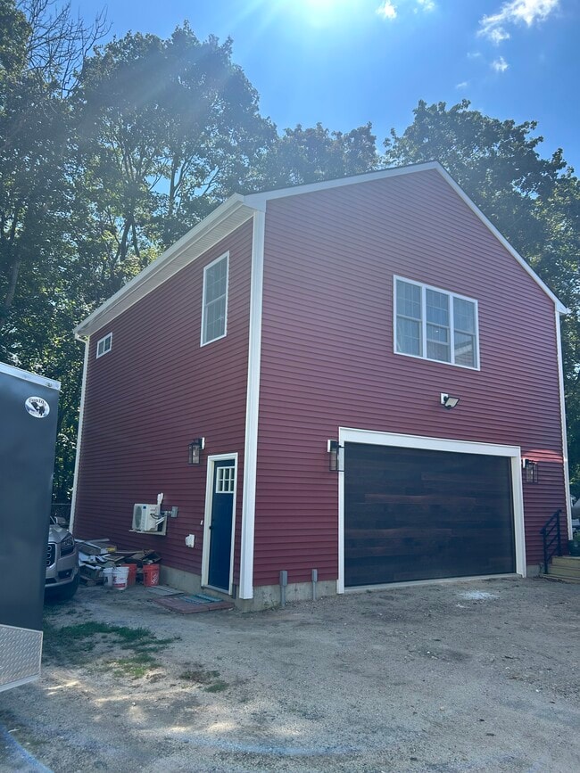 Building Photo - 125 Middle Street Ext