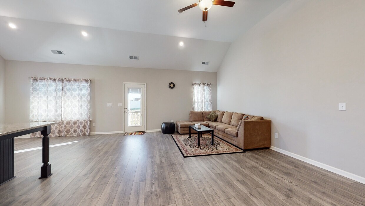 Foto principal - 317 Edgefield Ct