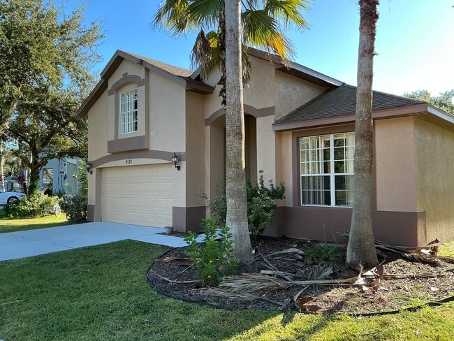 Building Photo - Florida Living at Its Best: 4 Bed, 3 Bath,...