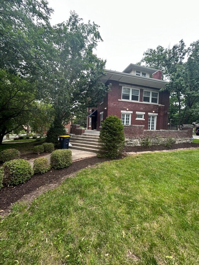 Primary Photo - COMING SOON! 6 Bed, 2.5 Bath Home Near UMKC!!