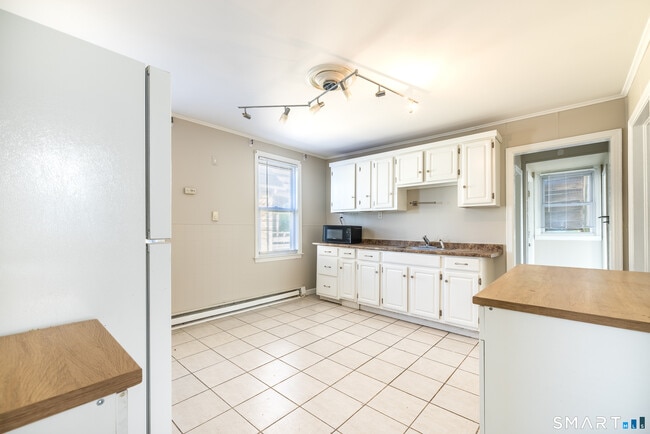 Building Photo - 793 Brewster St