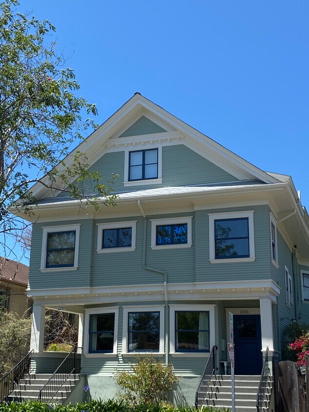 Foto principal - 2261 Derby St