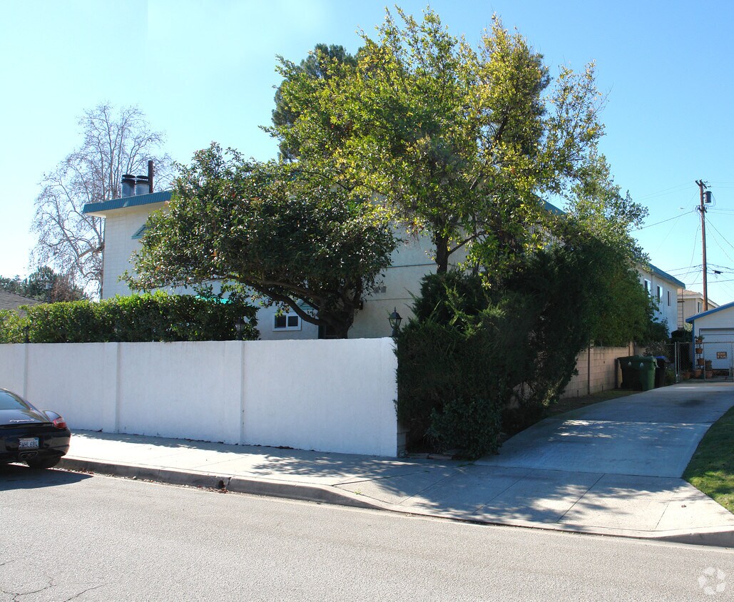 Foto del edificio - 5017 Cartwright Ave