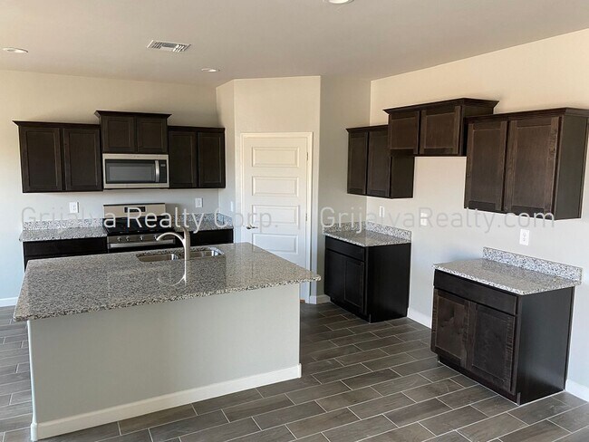Foto del edificio - Newer 4 BR Home in Sahuarita for Rent **MOVE-IN SPECIAL**  (Sahuarita Rd/La Canada)