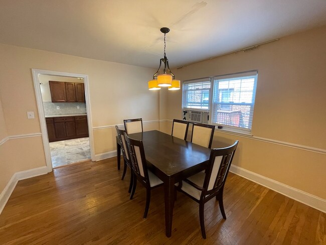 Building Photo - 514 W 39th St