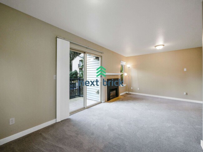 Building Photo - 2 Beds and 2 Baths Exceptional Condo is Av...