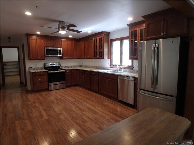 Foto del edificio - 39 Peck Hill Rd