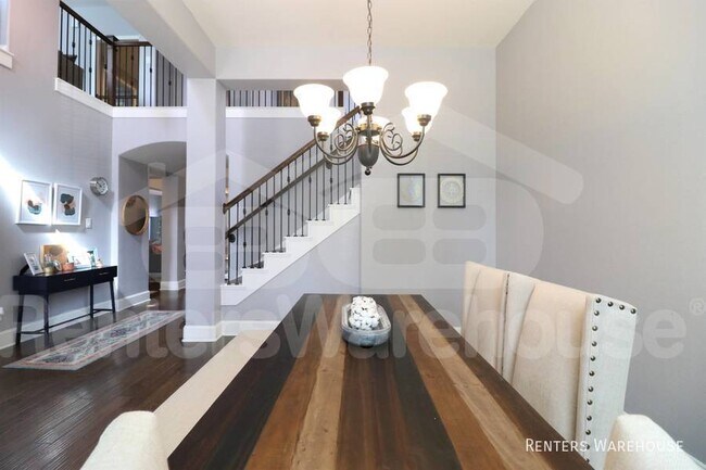 Foto del edificio - Stunning 5 bedroom 4 baths in ideal locati...