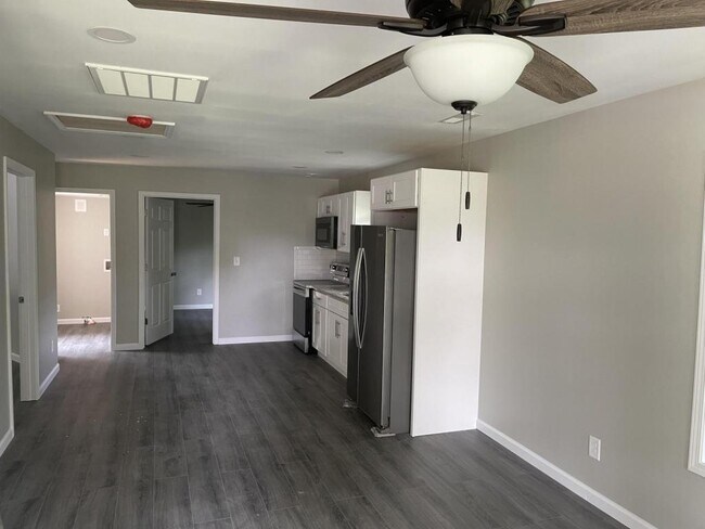 Foto del edificio - 246 Hilltop Ave SW