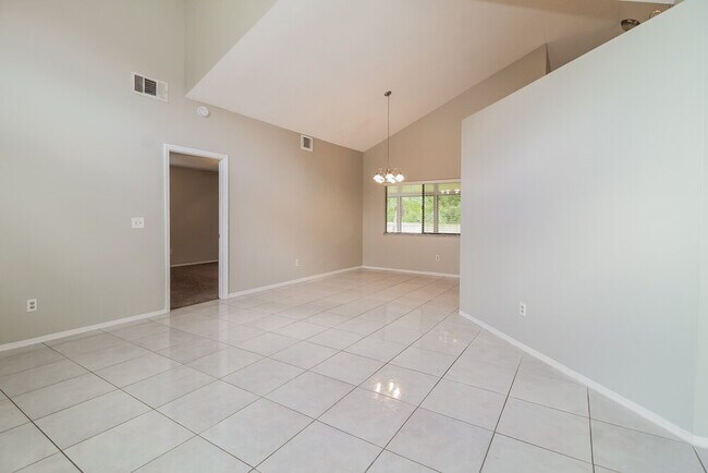 Foto del edificio - 825 Virginia Woods Ln
