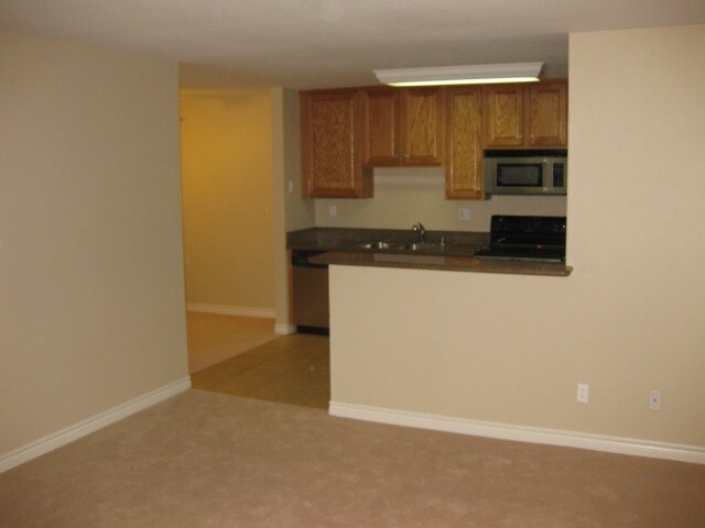 Building Photo - 1845 Bayview Heights Dr