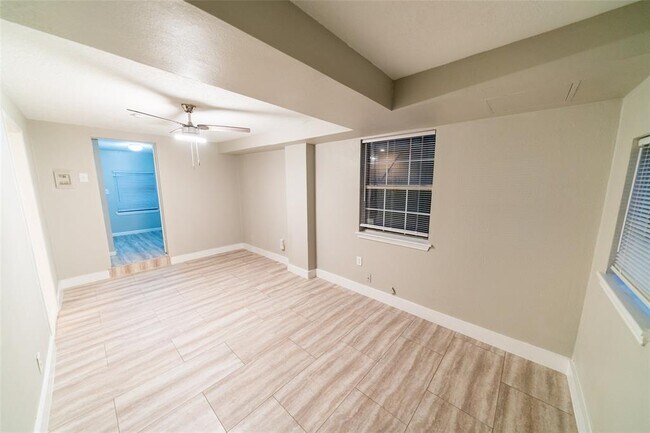 Building Photo - 703 Temple St