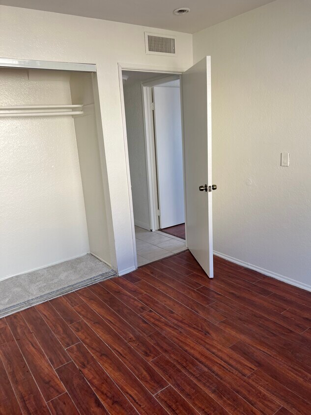 Building Photo - 16765 Paine St