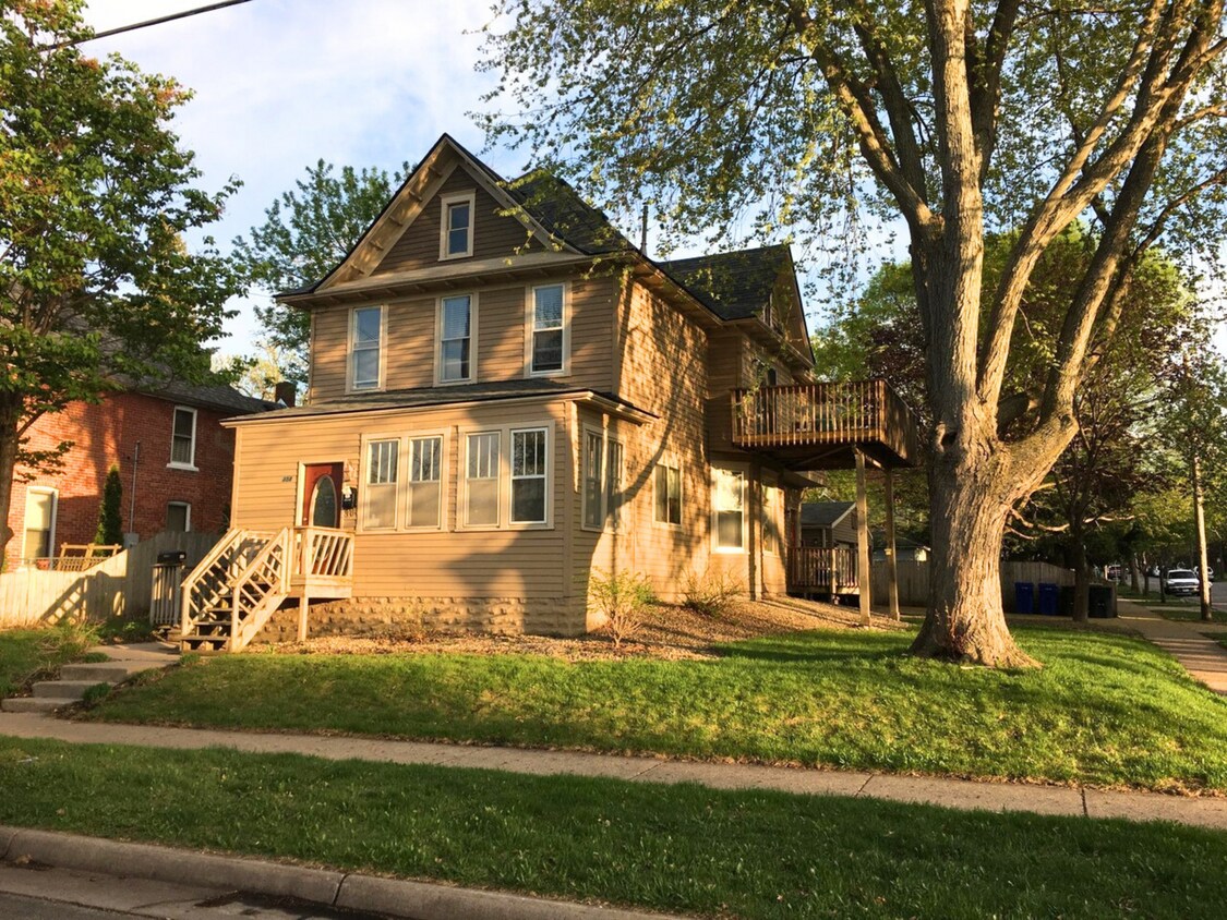 Foto principal - 358 Baker St W