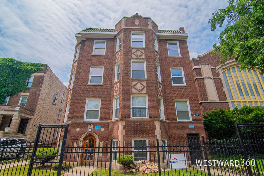 Primary Photo - 7610 S Saginaw Ave