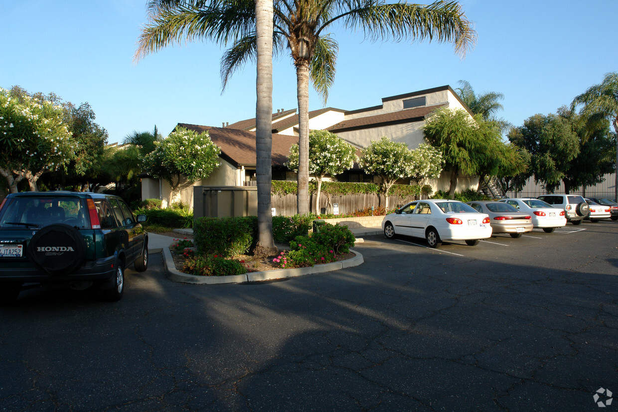 Building Photo - Hollipat Apartments