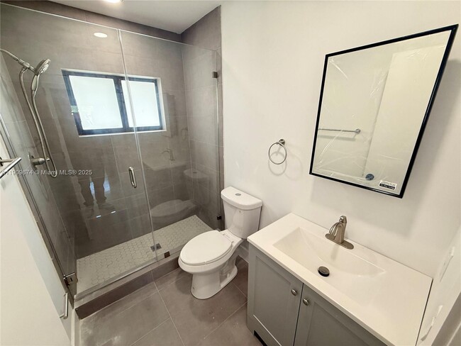 Foto del edificio - 180 NE 57th St