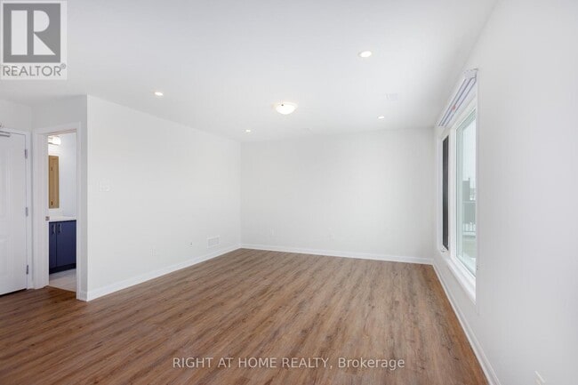 Building Photo - 1221 Creekway Private