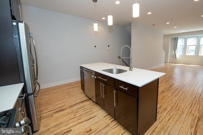 Building Photo - 908 N 16th St