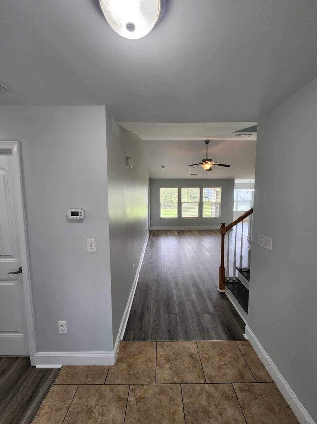 Building Photo - 609 Forbes Dr