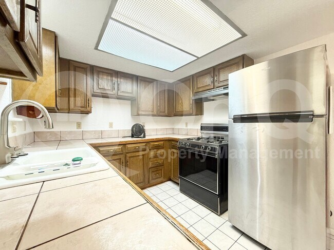 Building Photo - 2519 E Fairfield St