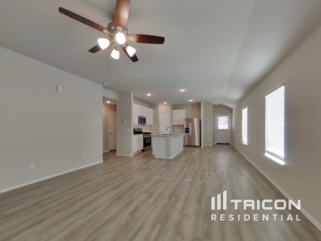 Foto del edificio - 8230 Red Spruce St