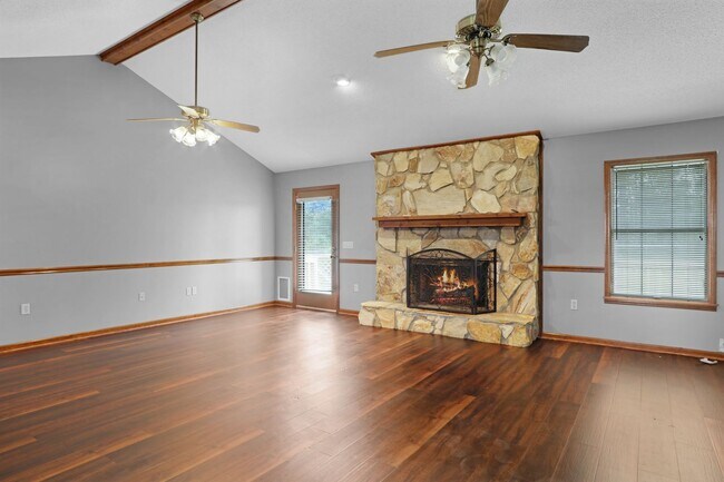 Building Photo - 3bd 2ba Home for Rent on Empire Rd