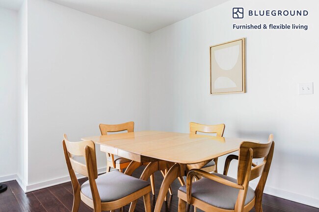 Foto del edificio - 5805 W 8th St