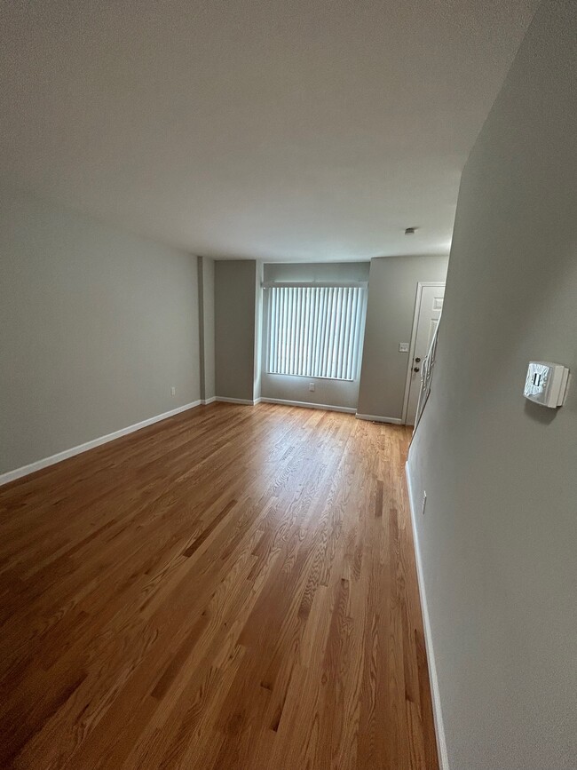 Building Photo - 1685 Meyer Dr