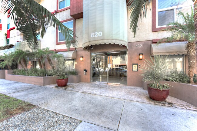 Building Photo - 620 S Gramercy Pl