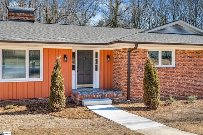 Building Photo - 102 Ramblewood Ln