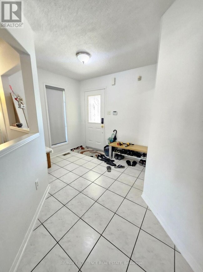 Building Photo - 24 Hayloft Ct