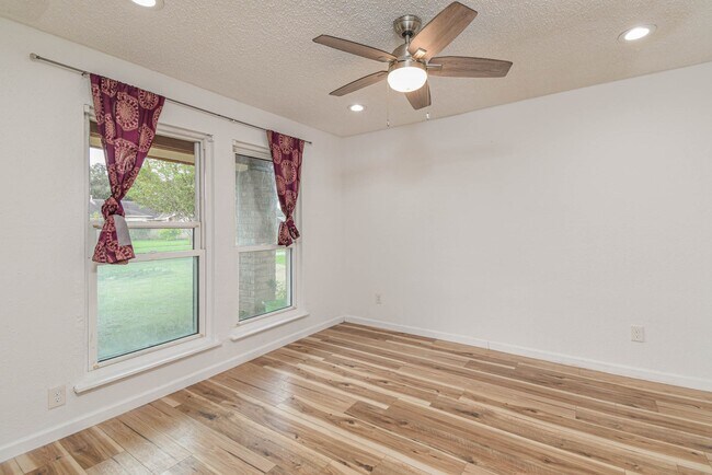 Foto del edificio - 12054 Plumpoint Dr